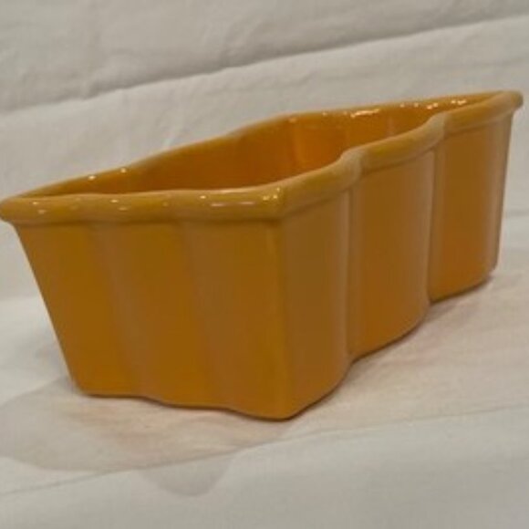 2006 Chantal Talavera 93-TVLF14-5 Yellow 2 Cup rectangular Scalloped Baking Dish - Picture 1 of 6